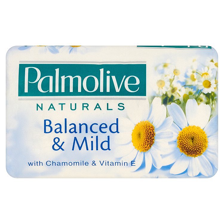 Palmolive Naturals Balanced & mild tuhé mýdlo s výtažkem z heřmánku a vitaminem E  90 g