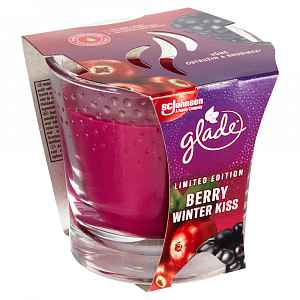 Glade Berry Winter Kiss vonná svíčka  129 g