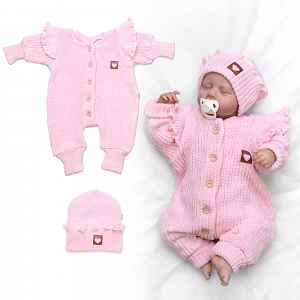 Baby Nellys Rostoucí pletený oversize overálek + čepička Love s volánkem, růžový