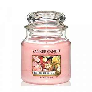 Yankee Candle  svíčka Classic střední Čerstvě nařezané růže  411 g