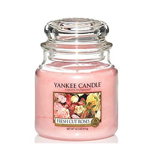 Yankee Candle  svíčka Classic střední Čerstvě nařezané růže  411 g